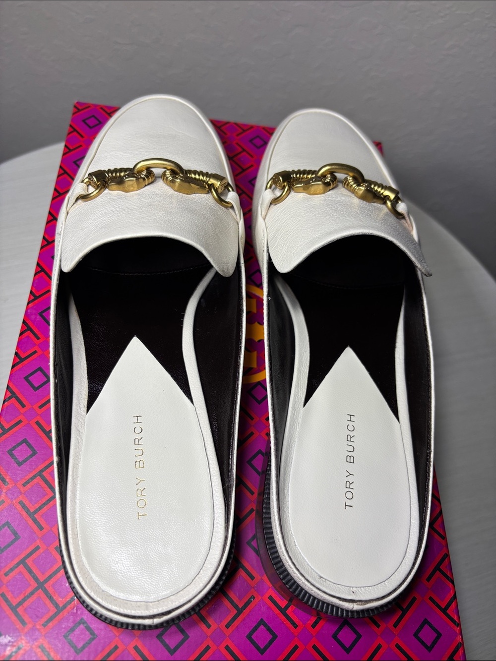 Tory Burch Jessa Loafer Slides Cream Leather Gold Chain Mules NIBOX Size 8.5 - Picture 4 of 9